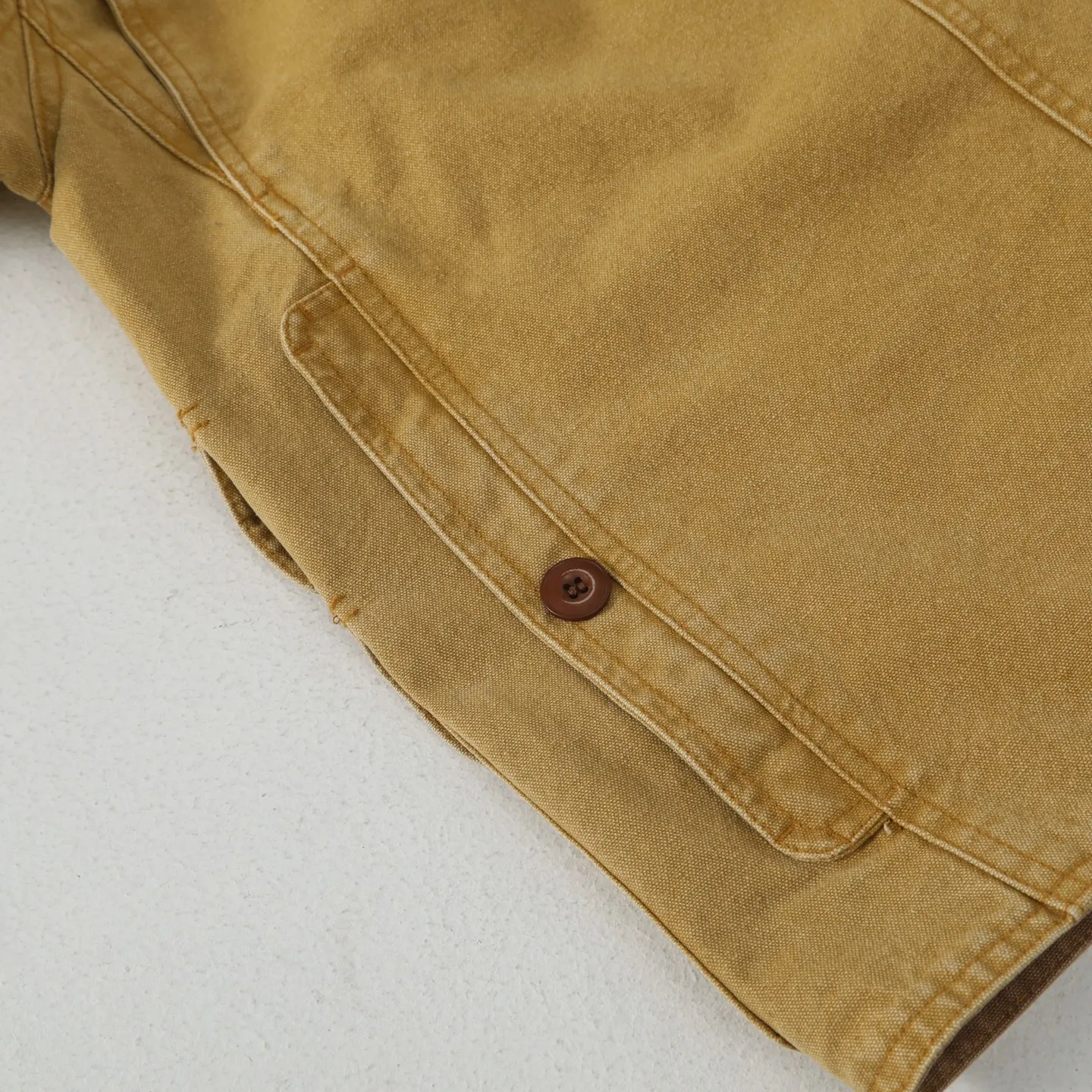 P490 #R13 Ralph Lauren Polo Country Hunting Heavy Industry Second-hand Jacket POLO Ralph Lauren 25th Spring New Casual Splicing Versatile Jacket WMPOOTWN Top is light and soft to wear, which is also a very popular Barn style recently. The version is very correct, comfortable to wear and has a sense of style at the same time. The splicing details are also very exquisite. The 100% pure cotton has just the right hardness and is not that stiff!! It is a very outstanding piece, and the texture and fit can be seen immediately on the upper body. This collection is fantastic, both in design and fabric. Retro and timeless Color: Khaki Size: M-XXL M: Bust 120 Length 72 Sleeve length 62 Shoulder width 49 L: Bust 124 Length 74 Sleeve length 63 Shoulder width 50